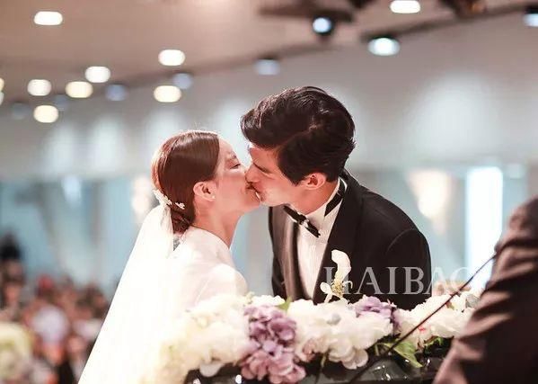 羡慕|靠“虐狗”合照火爆INS，这对韩国小夫妻也太甜了?