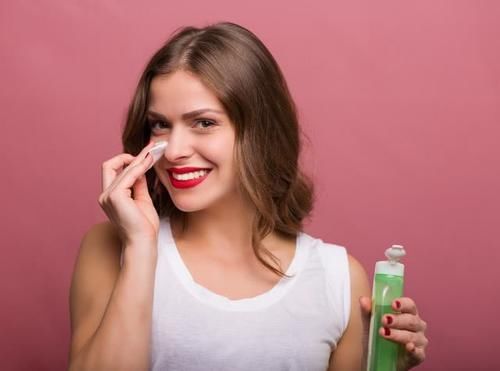 #把自己的眉毛#眉笔对皮肤有害吗 如何避免带来的伤害