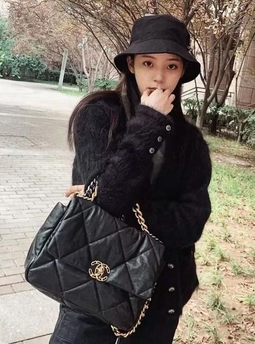  [时髦]春风十里不如你 | 粗链条包，硬核时髦到不行