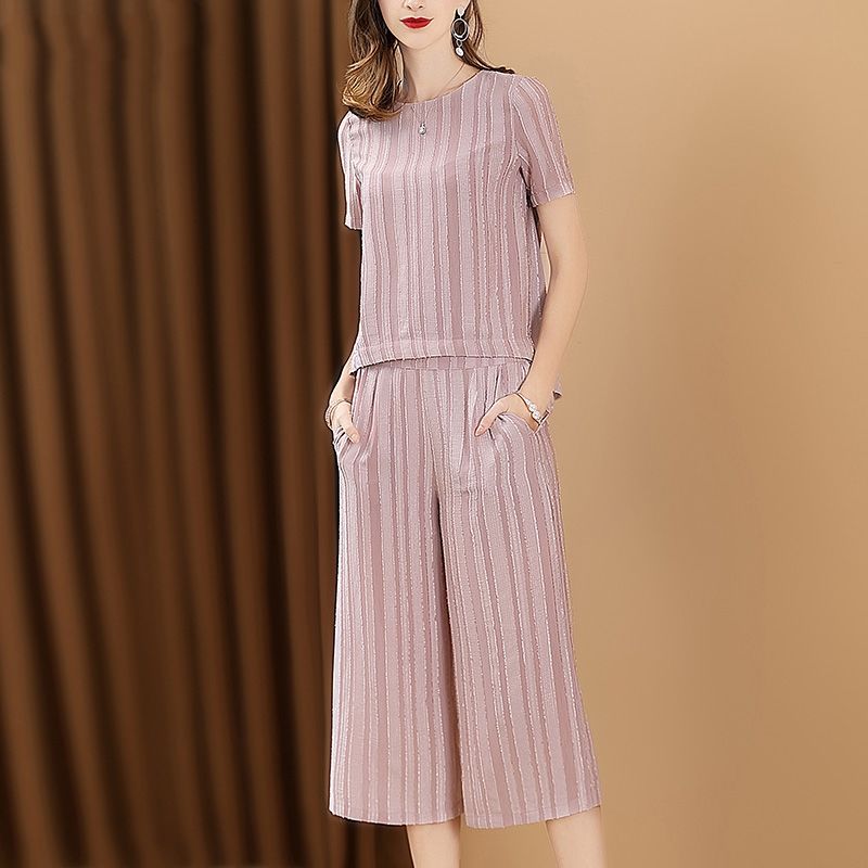 哇!这样套装才女人，穿上遮肉减龄气质美，难怪妈妈款款都想买了