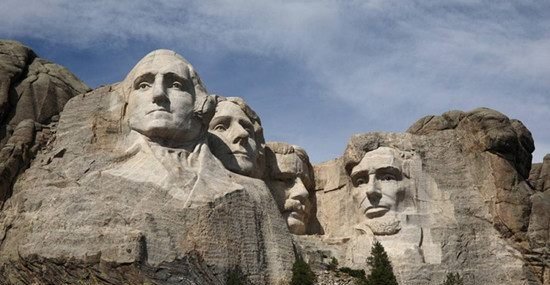 欣赏国内外的8座大型石雕,令人惊叹的是一种气势!