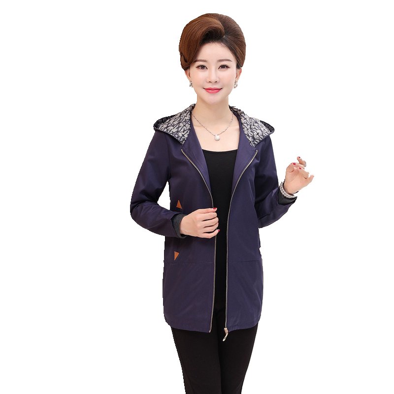 厉害了!妈妈穿上新款外套，出门谁都说她年轻了