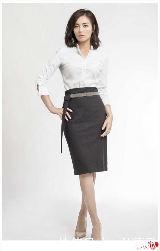 刘涛这身材简直了！如此难驾驭的裙子都能穿的这么美？王珂赚到了