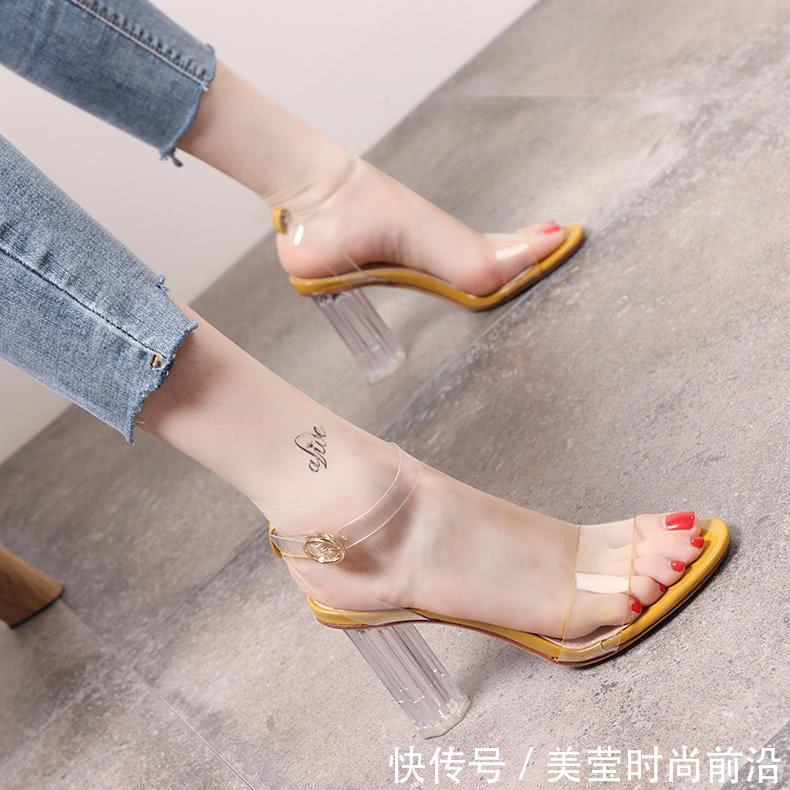透明元素高跟凉鞋，定义不一样的时尚