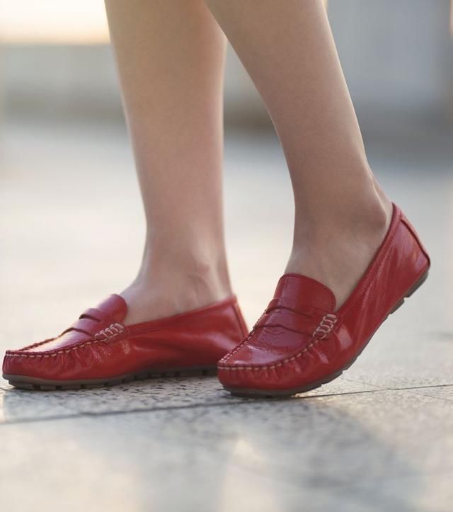 常穿高跟鞋让脚趾外翻！盘点娱乐圈4位“脸美脚丑”的女明星