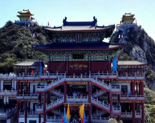 按“姓氏”收费的景点，只有2个姓氏免门票，游客表示很服气