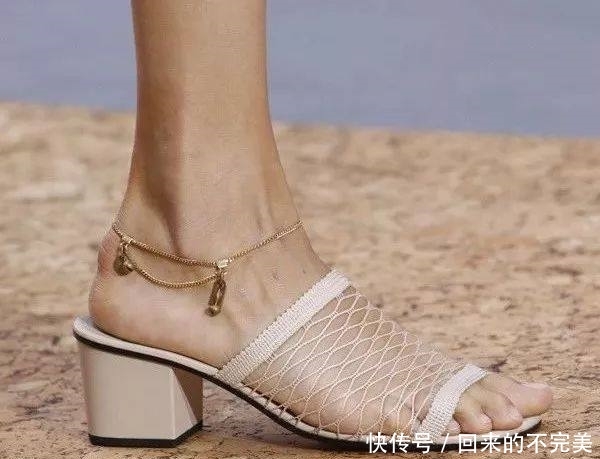  『走路』高跟鞋里放点这个不仅不累脚，比穿平底鞋轻松！