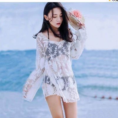 性感比基尼太显露, 搭配上若隐若现的泳衣罩衫, 迷人魅力无限