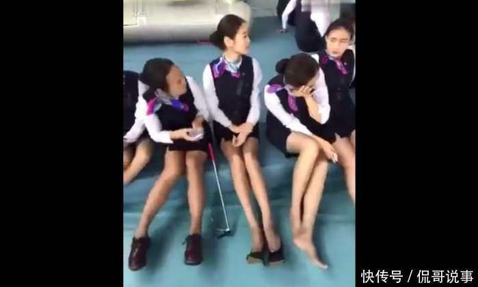 下了飞机的空姐们, 休息时间玩自拍秀长腿 网友: 这腿够用一年