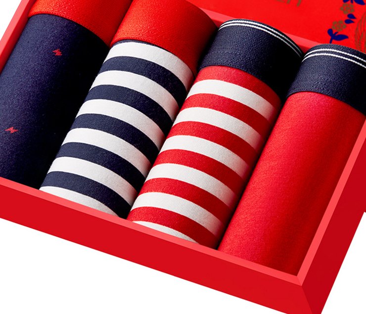 男人一过52岁，打死也不穿三角紧身裤，学学这样穿，舒适女人爱