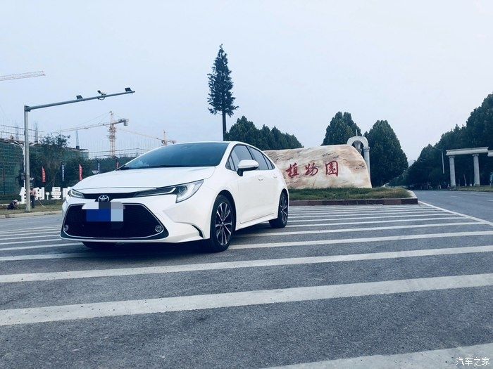  「选择」始于颜值，忠于品质，因为喜爱，所以选择，丰田雷凌