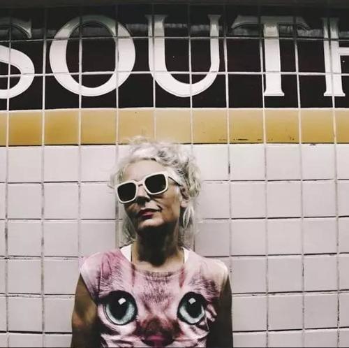 连62岁老太太都美丽地环游世界，你还有理由邋遢？