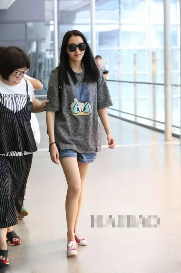 当迪丽热巴遇上关晓彤，腿长腿细到底谁更有范？！