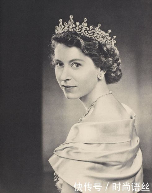 伊丽莎白女王，你的王冠永远不会掉