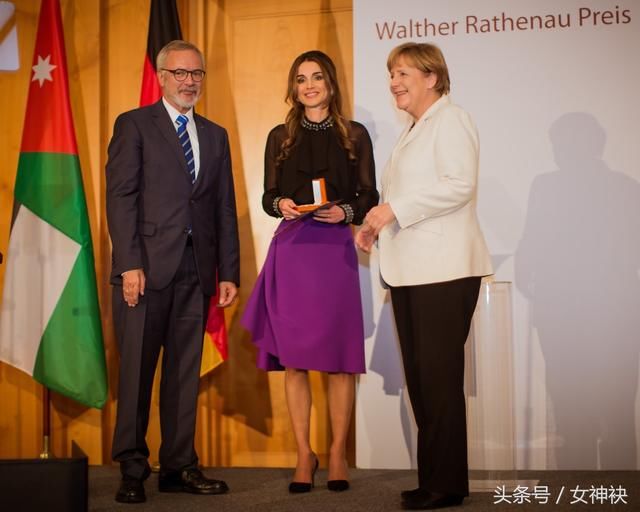 跟王室学职场着装，最美王后拉尼娅的时尚进化