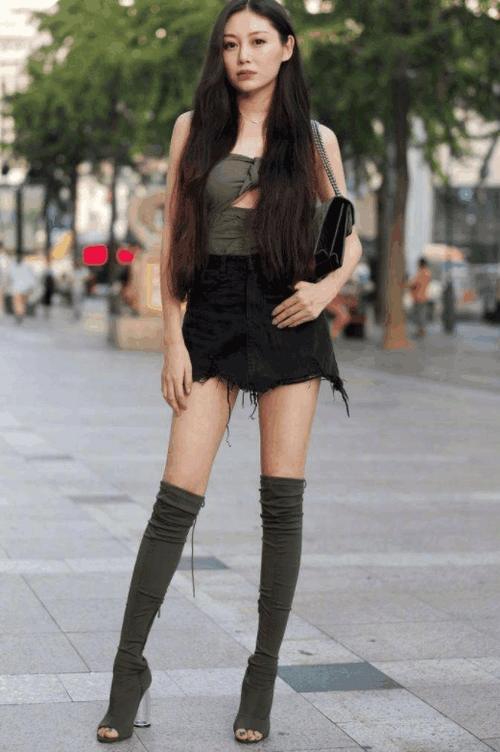 街拍美女: 第二位简直太高冷, 最后一位是女孩子的梦想!