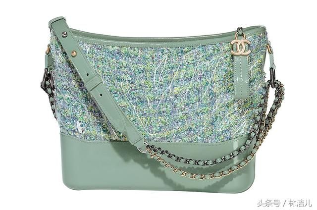 这个颜色的包包还真是清凉又减龄，娜扎唐嫣背上它立马变少女了！