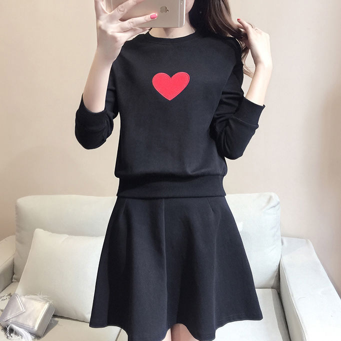 女人别傻傻打底裤配大衣，今秋流行的套装太漂亮了!多胖穿都好看