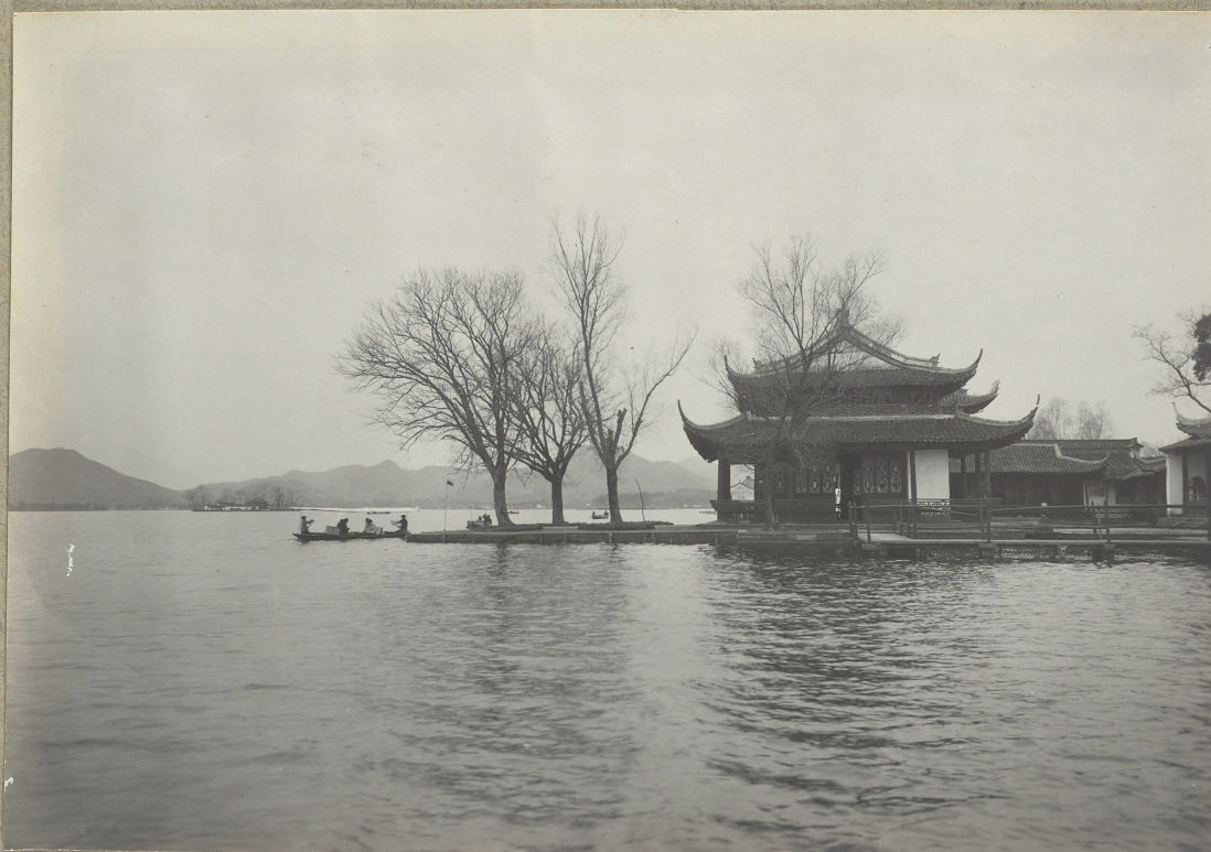 我要去100年前的杭州西湖看风景，不要去五一的西湖看人!