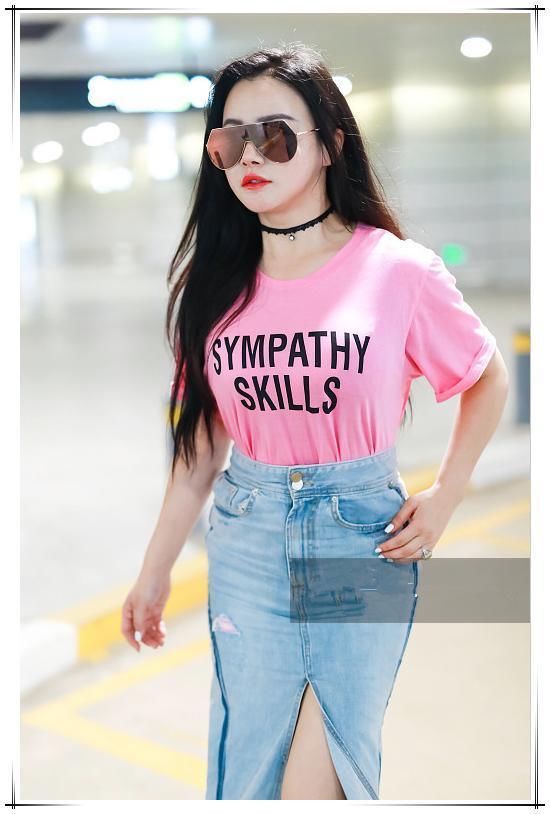 当86斤唐嫣与96斤冉莹颖同穿粉色T恤，网友:看完再也不想减肥了