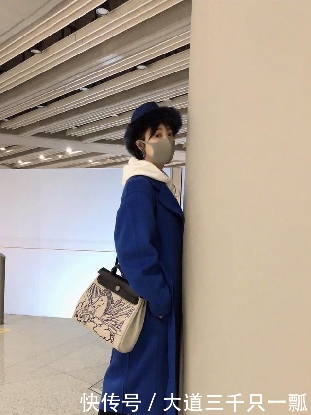  【皮衣】蒋欣瘦了，穿衣风格也换了，墨绿色皮衣俏皮机灵，红色西装大气