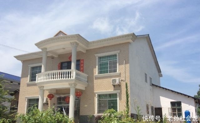 农村房子建好为什么多数不和效果图一样？看了这栋农村别墅明白了