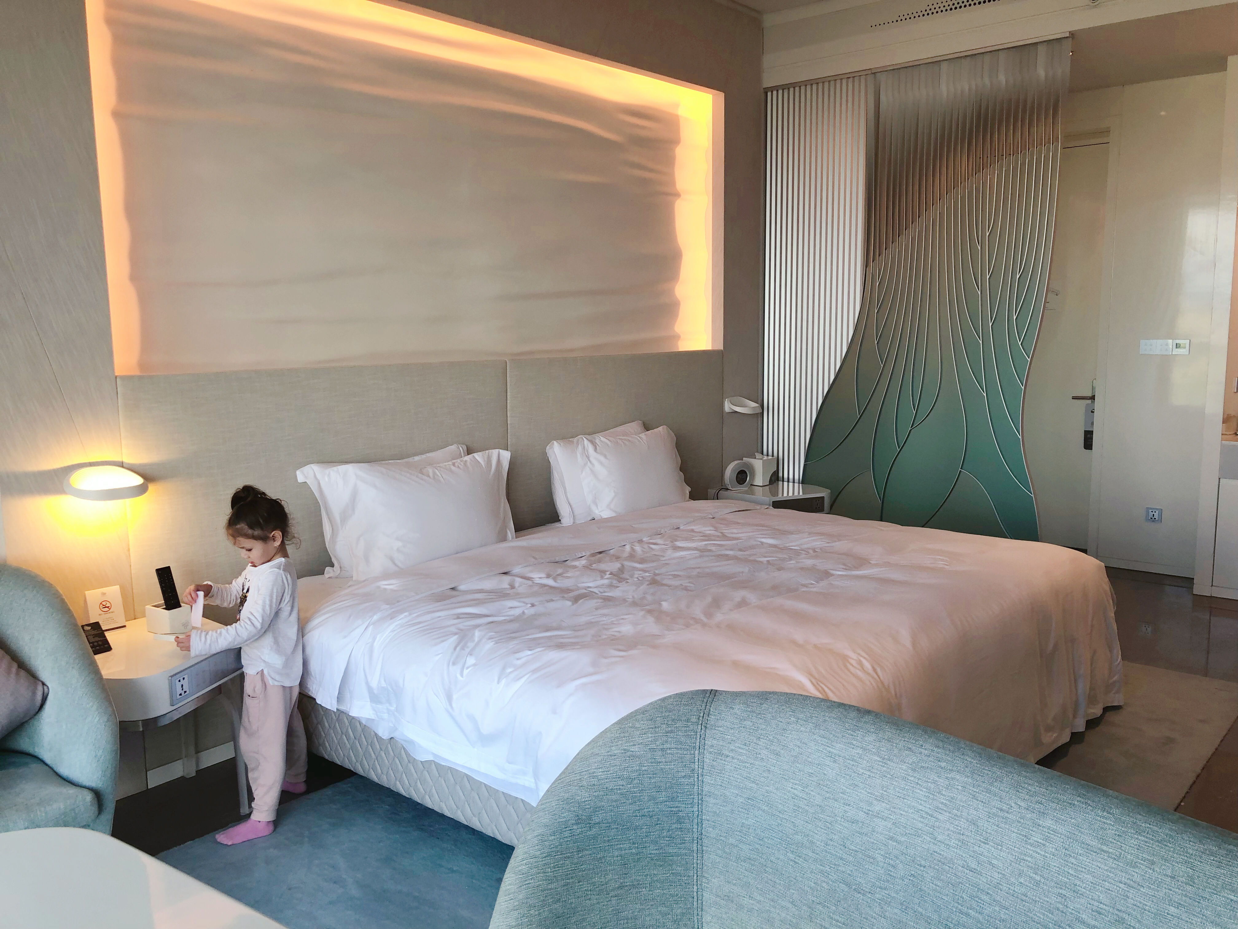 【乌克兰媳妇】性感优爱斯基躲避乌克兰大雪,自驾三亚拍火辣大片