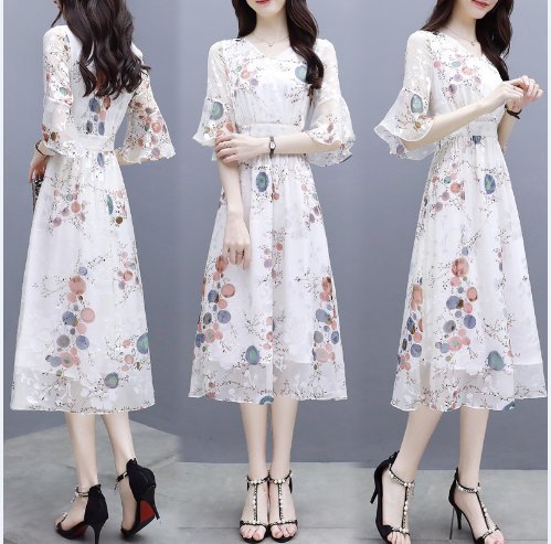 旅游不要带裤装，太不上相!这种“简约风”裙子，让你美得刚刚好