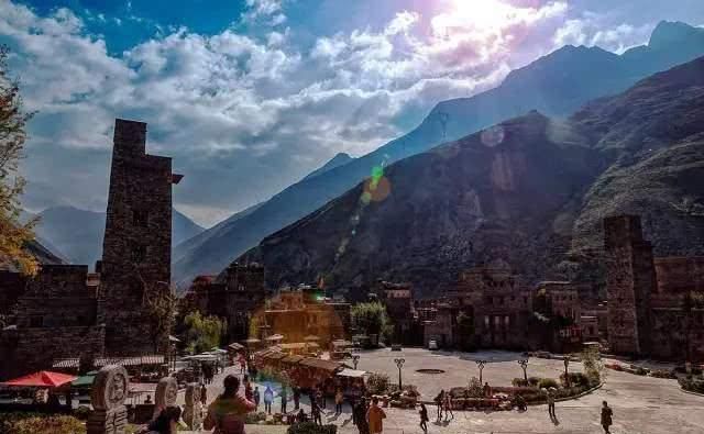 「叫板」四川敢叫板九寨沟和稻城亚丁的小城,美得惊人却很低调