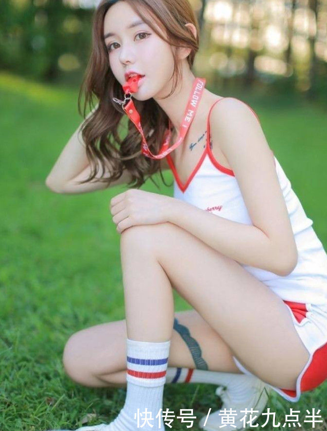 『低调』棒球女神有韵味,时尚服装秀轻盈姿态,想低调点都不行