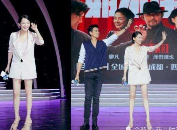 许晴不得了！全身就只穿了件粉色西装，为了秀腿真是豁出去了！