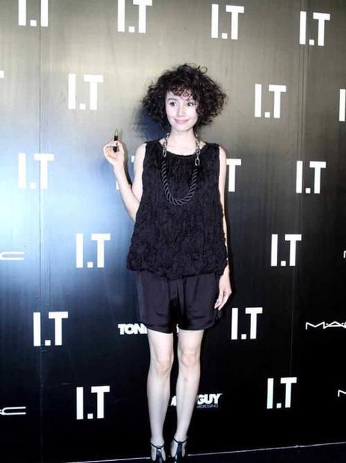  『蘑菇头』女人过了四十不想被说“老”？远离这3种发型，选择另外3种更优雅