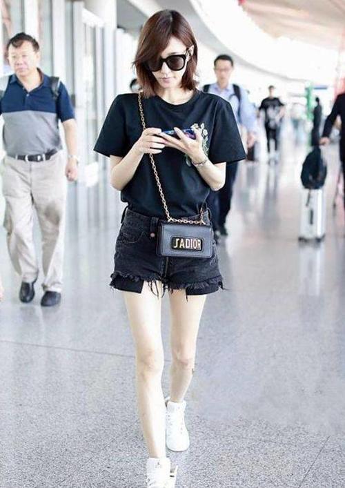 王丽坤又不安分了,短裤都短到大腿根,网友:林更新能驾驭吗?