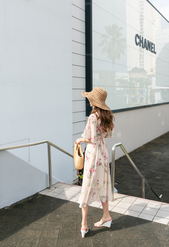 女神孙允珠，春庭花香斑斓炫彩桃枝雪纺裙