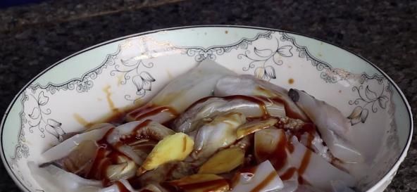 「脆爽」广式墨鱼炒鸡肉,鸡肉嫩滑不柴,墨鱼脆爽有嚼劲!