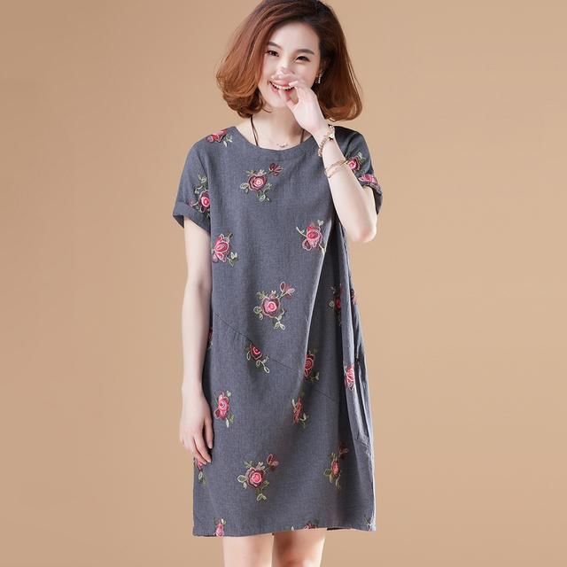 如果妈妈身材微胖，就给她穿文艺裙，看着好看，穿着显瘦