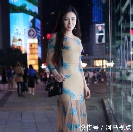 「气质」气质的街拍:年轻自信的美女,穿出独特的气质感