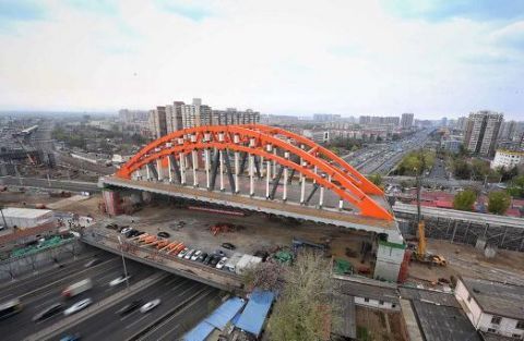  「西四环」北京西四环添亮丽风景 丰台特大桥钢拱桥落梁完成