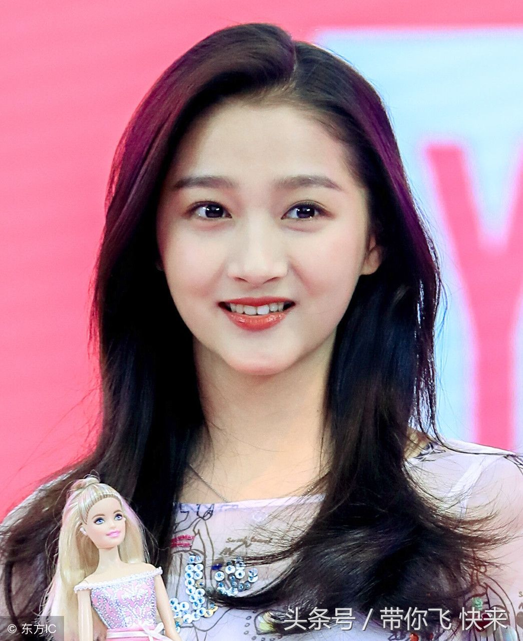 关晓彤173cm，体重45kg，在哪里都能感受到一双大长腿