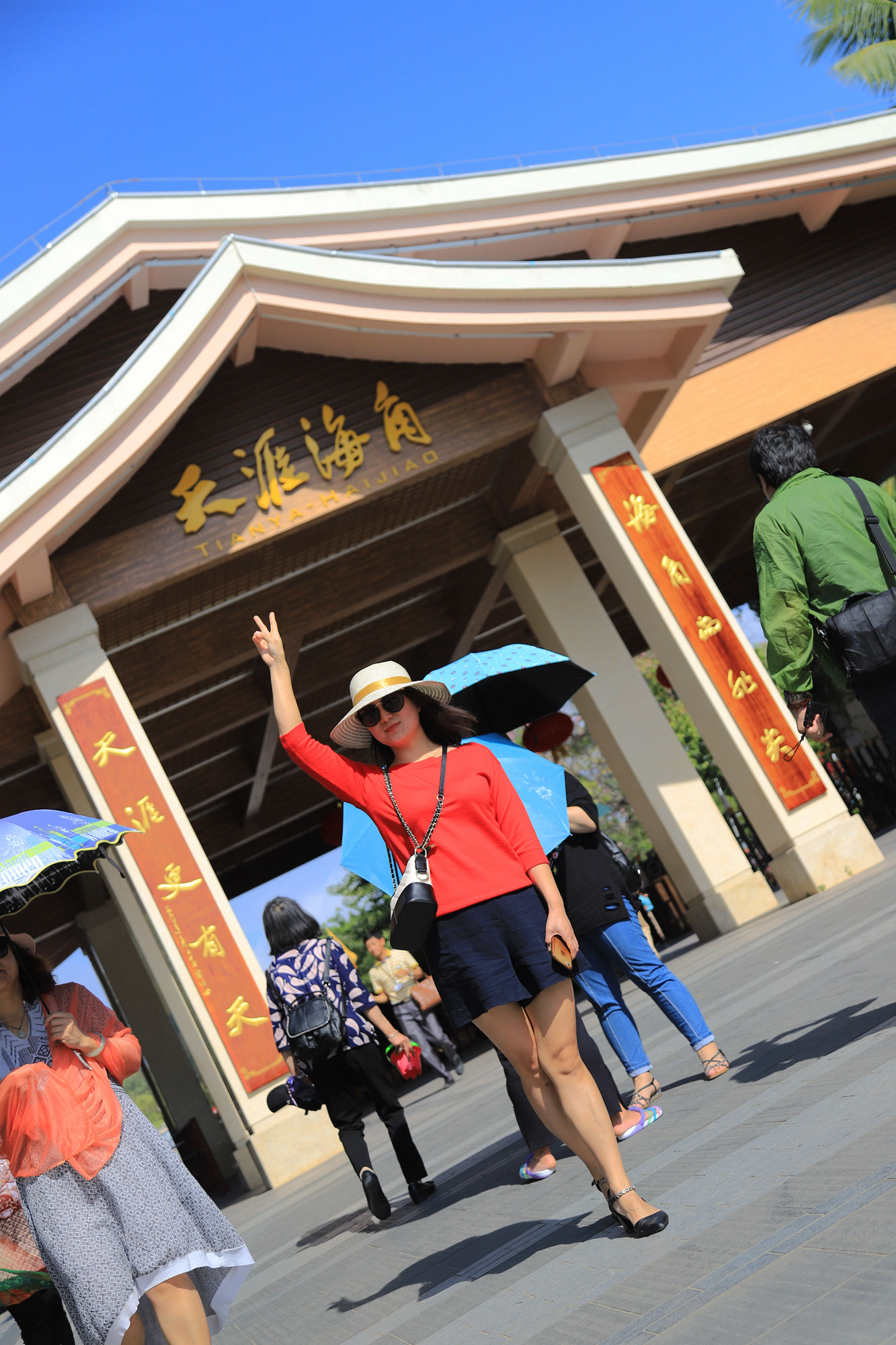 【遇上一座城】请到天涯海角来，一起去看比基尼大长腿的三亚微游