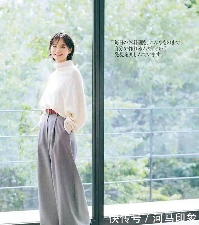  「气质」白色毛衣，搭配裙子还是裤子好看？真的是，各有各的美