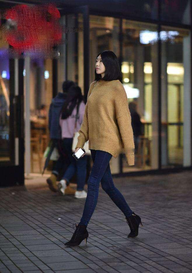 未婚女人穿搭紧身裤，美观又大方拉长身材比例，增添更多知性魅力