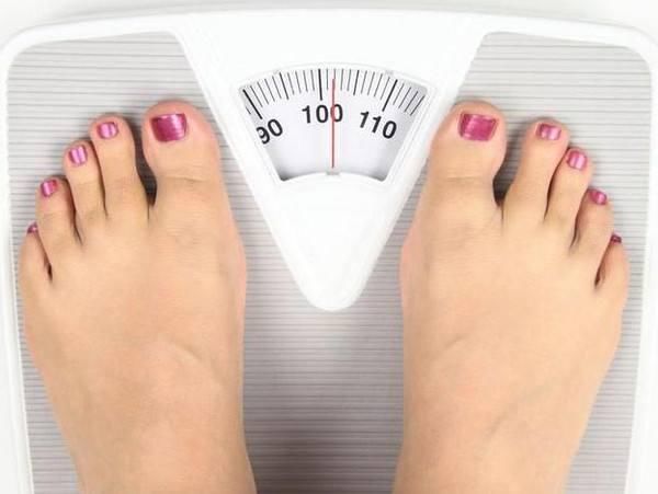 不要被体重称上的数字骗了！让我告诉你怎么正确的称体重！