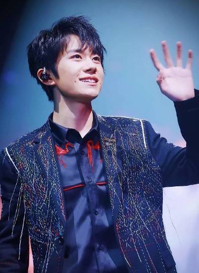 曝料易烊千玺吻戏的网友道歉了，评论区炸了，粉丝：无法原谅