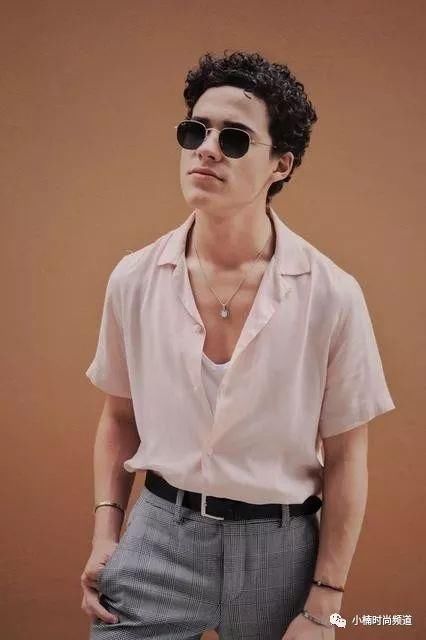 型男穿搭：透过这3个技巧，你也能驾驭亲民度爆棚的果汁系衬衫！