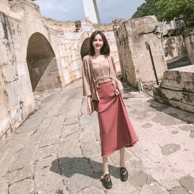 霜降了，裙子可以收起来了，看看这12款晚风套装，洋气又美嫩