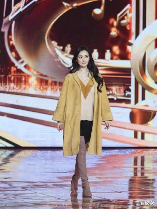  『不妨』早春复工天气偏寒，你是否还在穿打底裤保暖？不妨试试新的穿搭