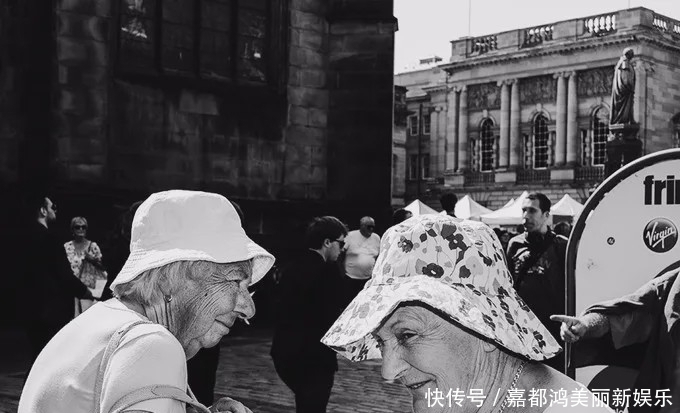  摄影师■对摄影师而言，摒弃色彩会让视觉效果更加纯粹