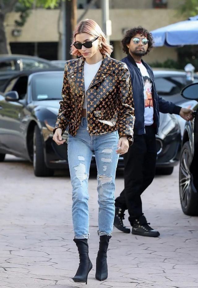 热度■PVC 材质服饰热度持续延烧! 4个穿搭重点,你须知