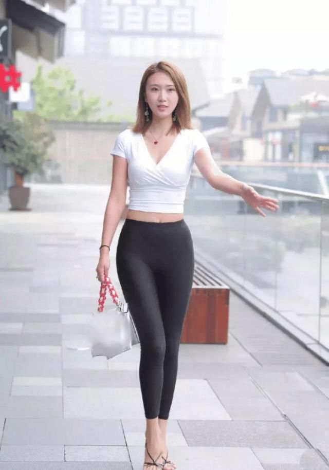 蜜桃|不仔细看的话, 说“蜜桃裤”会发光发亮, 没几个人相信吧?